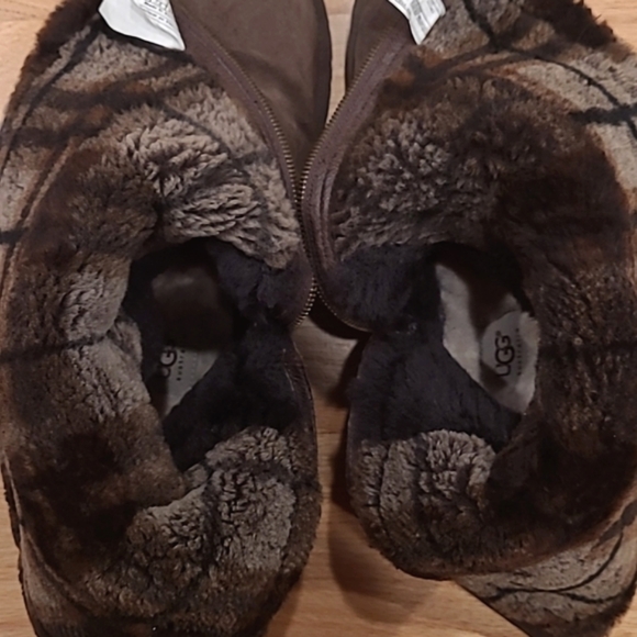 Women UGG Boots - Picture 9 of 12